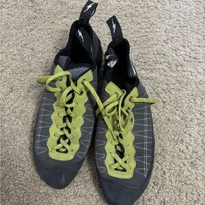 Men's Black and Green Climbing Shoes